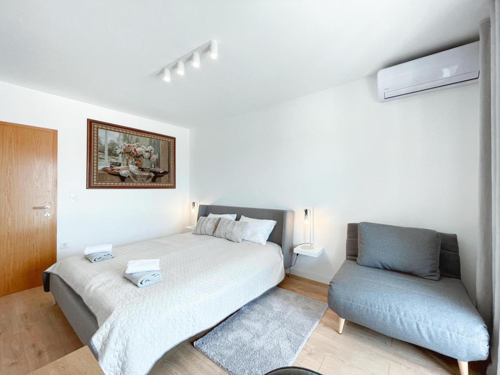 Caramel Comforts With Sea View In Stinjan Only 300 Meters From The Beach Pula Exterior photo