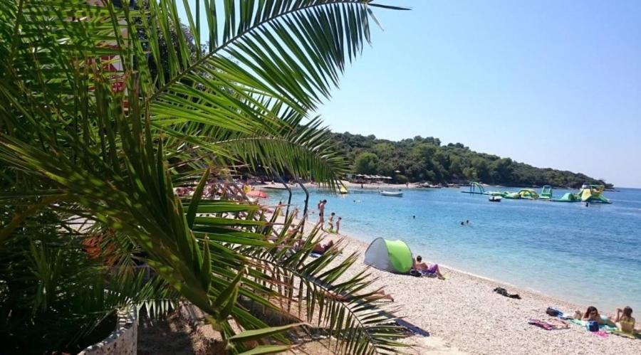Caramel Comforts With Sea View In Stinjan Only 300 Meters From The Beach Pula Exterior photo